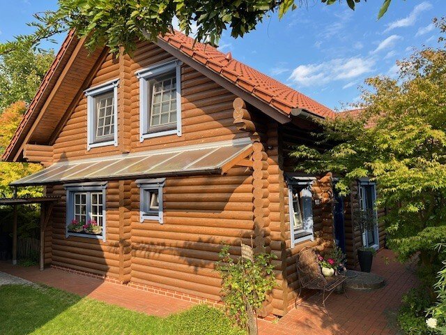 Pure Gemütlichkeit in einem traditionellen Holzblockbohlenhaus