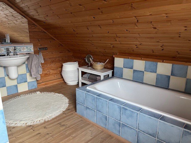 Pure Gemütlichkeit in einem traditionellen Holzblockbohlenhaus