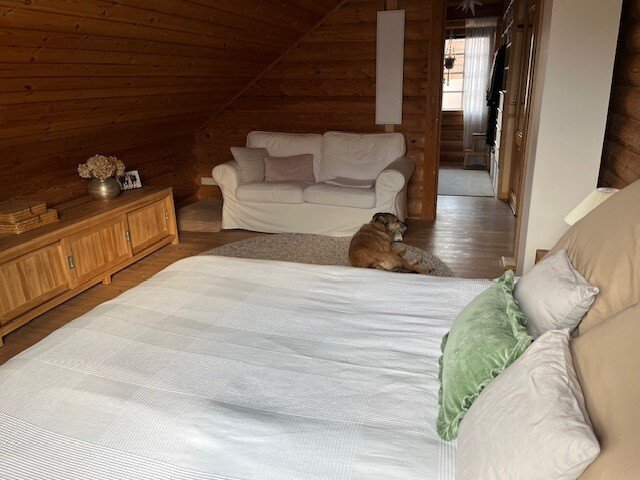 Pure Gemütlichkeit in einem traditionellen Holzblockbohlenhaus