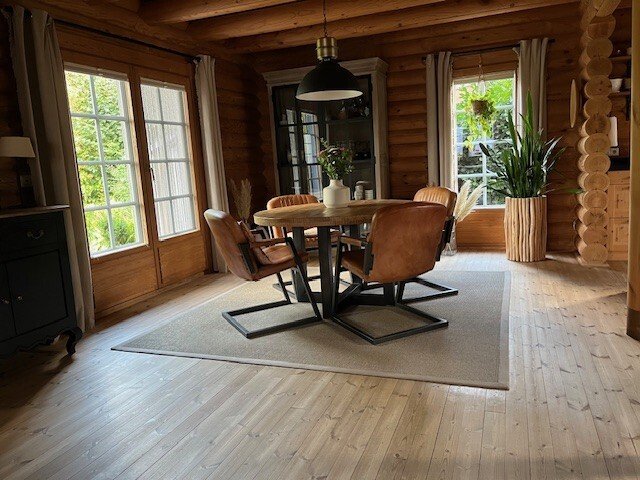 Pure Gemütlichkeit in einem traditionellen Holzblockbohlenhaus