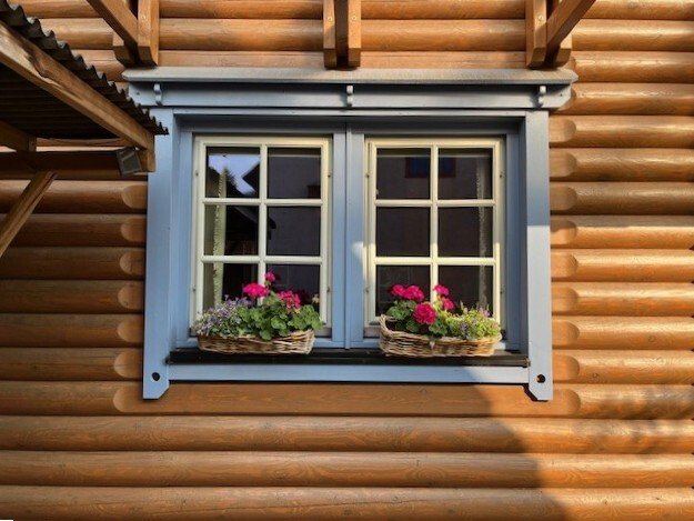 Pure Gemütlichkeit in einem traditionellen Holzblockbohlenhaus