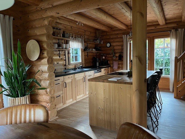 Pure Gemütlichkeit in einem traditionellen Holzblockbohlenhaus