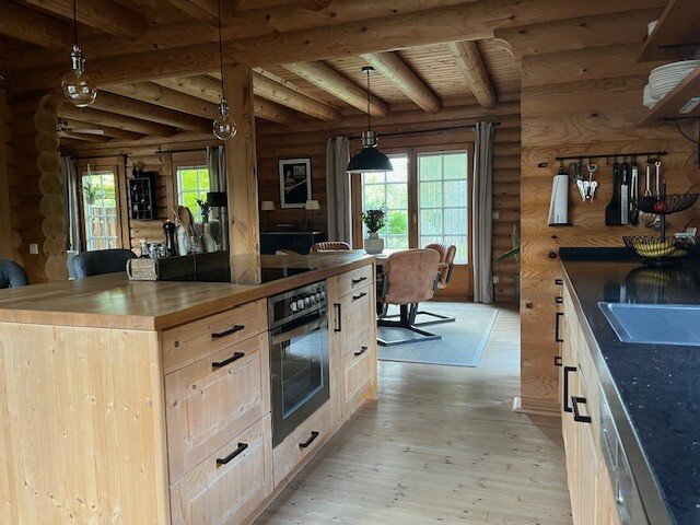 Pure Gemütlichkeit in einem traditionellen Holzblockbohlenhaus