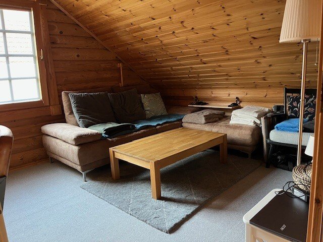 Pure Gemütlichkeit in einem traditionellen Holzblockbohlenhaus