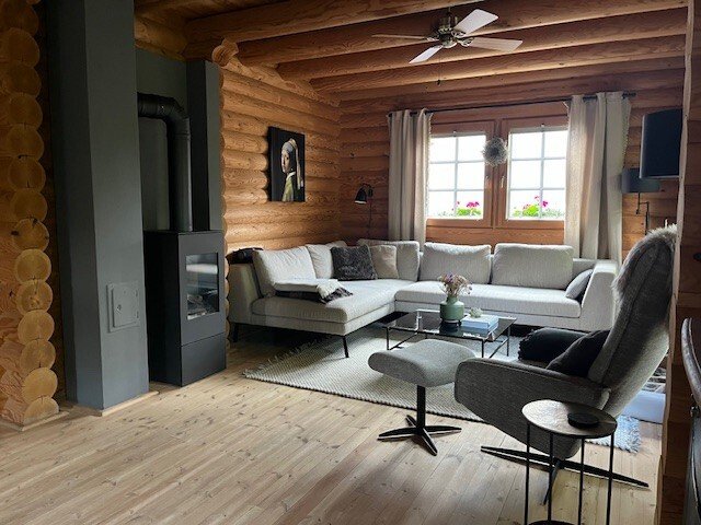 Lotte: Pure Gemütlichkeit in einem traditionellen Holzblockbohlenhaus  Lotte: Pure Gemütlichkeit in einem traditionellen Holzblockbohlenhaus