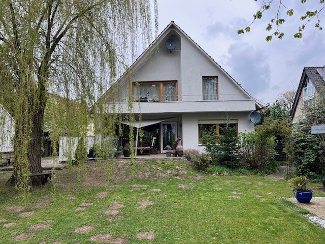 Wohnen und vermieten: Charmantes 3 Familienhaus in ruhiger Sackgassenlage