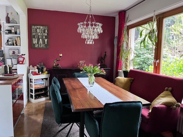 Wohnen und vermieten: Charmantes 3 Familienhaus in ruhiger Sackgassenlage