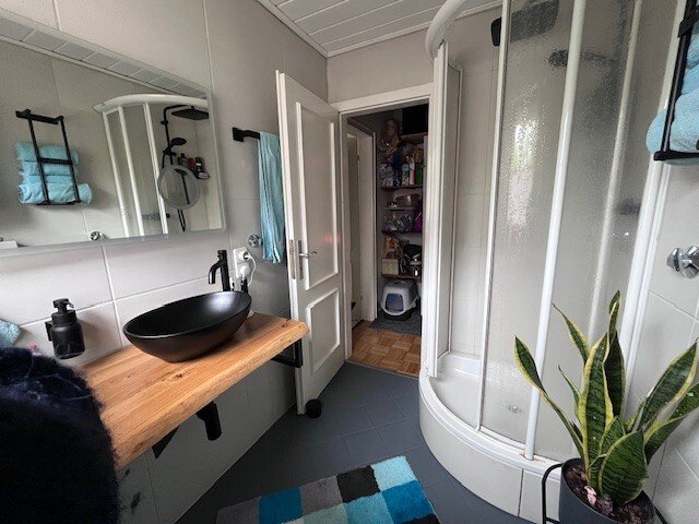 Wohnen und vermieten: Charmantes 3 Familienhaus in ruhiger Sackgassenlage