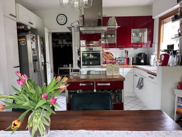 Wohnen und vermieten: Charmantes 3 Familienhaus in ruhiger Sackgassenlage