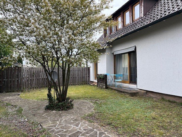 Wohnen und vermieten: Charmantes 3 Familienhaus in ruhiger Sackgassenlage