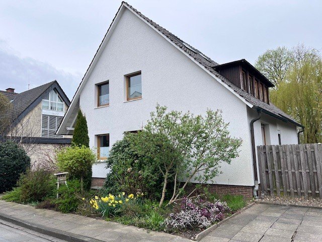 Wohnen und vermieten: Charmantes 3 Familienhaus in ruhiger Sackgassenlage