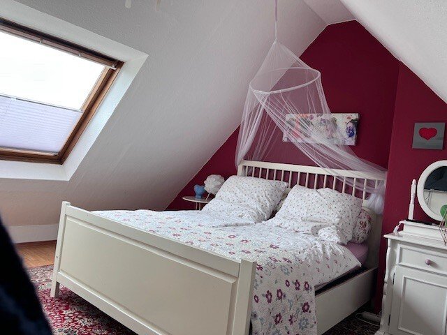 Wohnen und vermieten: Charmantes 3 Familienhaus in ruhiger Sackgassenlage