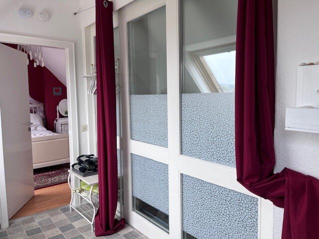 Wohnen und vermieten: Charmantes 3 Familienhaus in ruhiger Sackgassenlage