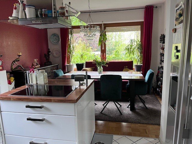 Wohnen und vermieten: Charmantes 3 Familienhaus in ruhiger Sackgassenlage