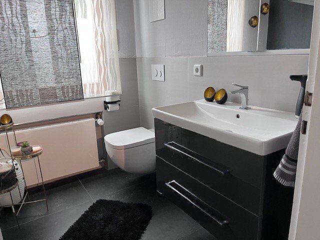 Wohnen und vermieten: Charmantes 3 Familienhaus in ruhiger Sackgassenlage