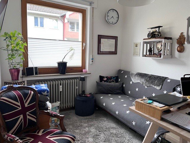 Wohnen und vermieten: Charmantes 3 Familienhaus in ruhiger Sackgassenlage