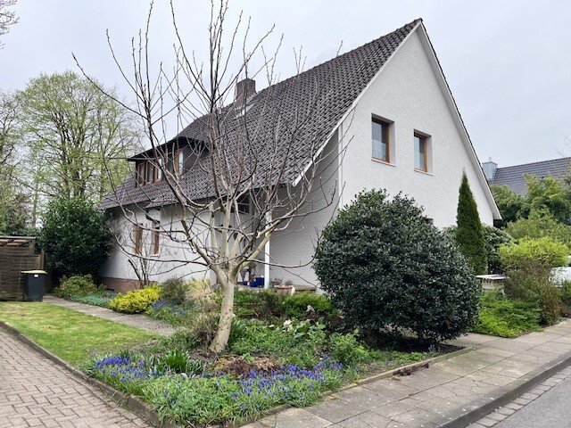 Wohnen und vermieten: Charmantes 3 Familienhaus in ruhiger Sackgassenlage