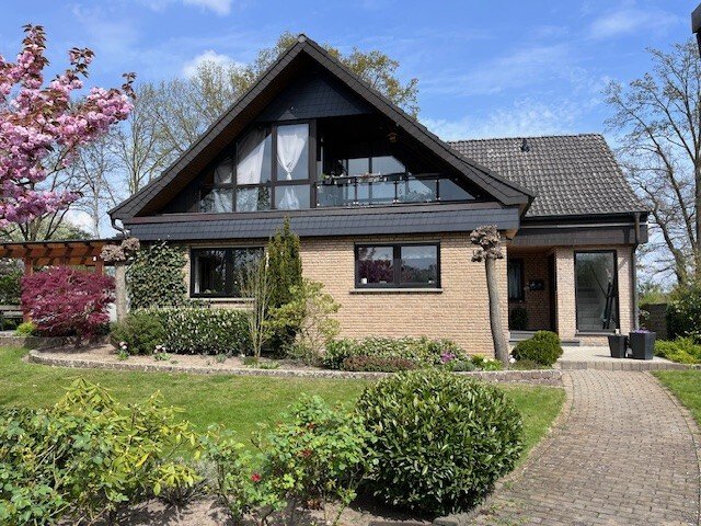 Repräsentatives Einfamilienhaus mit Einliegerwohnung